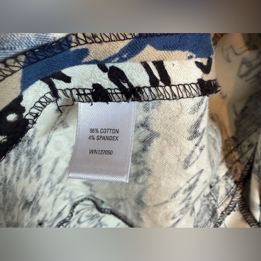 Amber Sun Women's Printed Jacket - Blue/Black/Cream Graphic/Floral. EUC - Picture 5 of 5